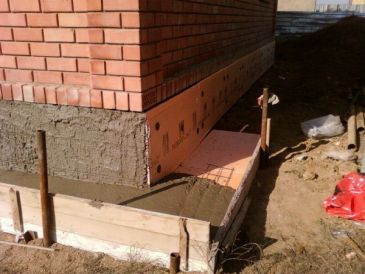 Фото отмостки из тротуарной плитки своими руками